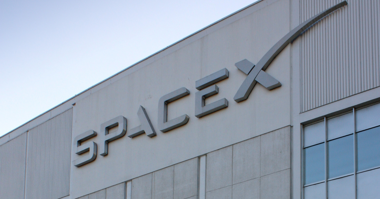In June 2026, behind SpaceX’s plan to sell 555.6 million shares at $135 each, the $1.77 trillion question facing investors was not rockets alone, but Starlink, AI data centers, and Mars inside one company