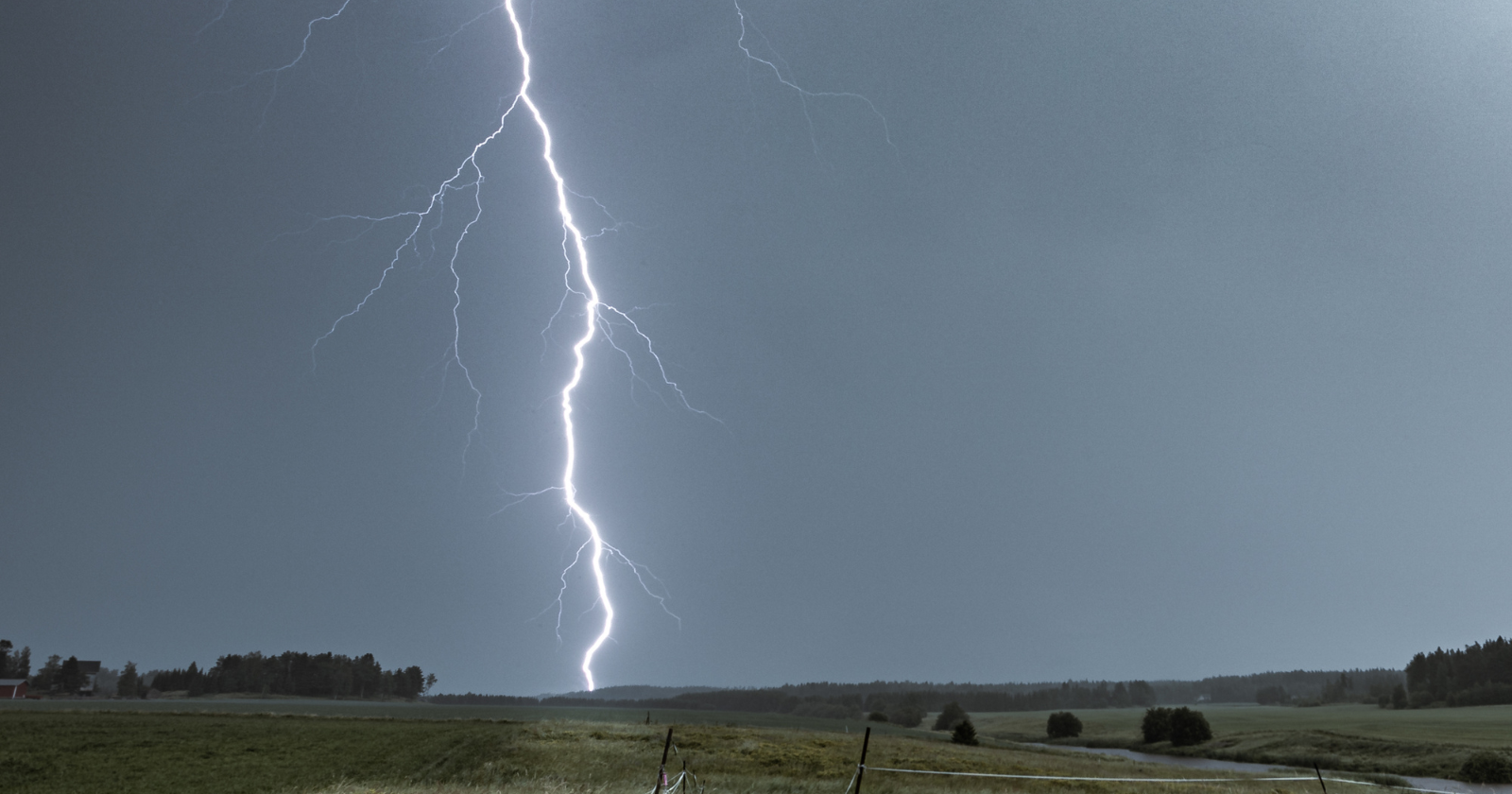 On 29 April 2020, a single bolt of lightning stretched 768 kilometres across Texas, Louisiana, and Mississippi in one continuous flash, far enough to reach from New York City to Columbus, Ohio before the thunder from its first end had finished rolling