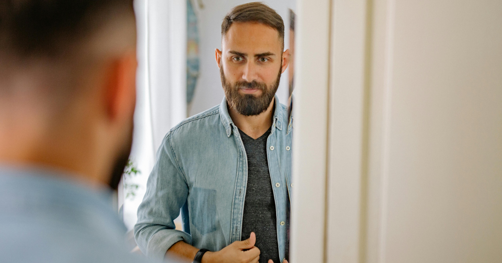 The face you see in the mirror every morning is not the face other people see — when researchers show people two photos of themselves, most prefer the mirror-flipped version, while their friends and partners shown the same pair consistently pick the unflipped one, meaning the face you have grown to recognize as your own is essentially the reverse of the one the world has been seeing all along