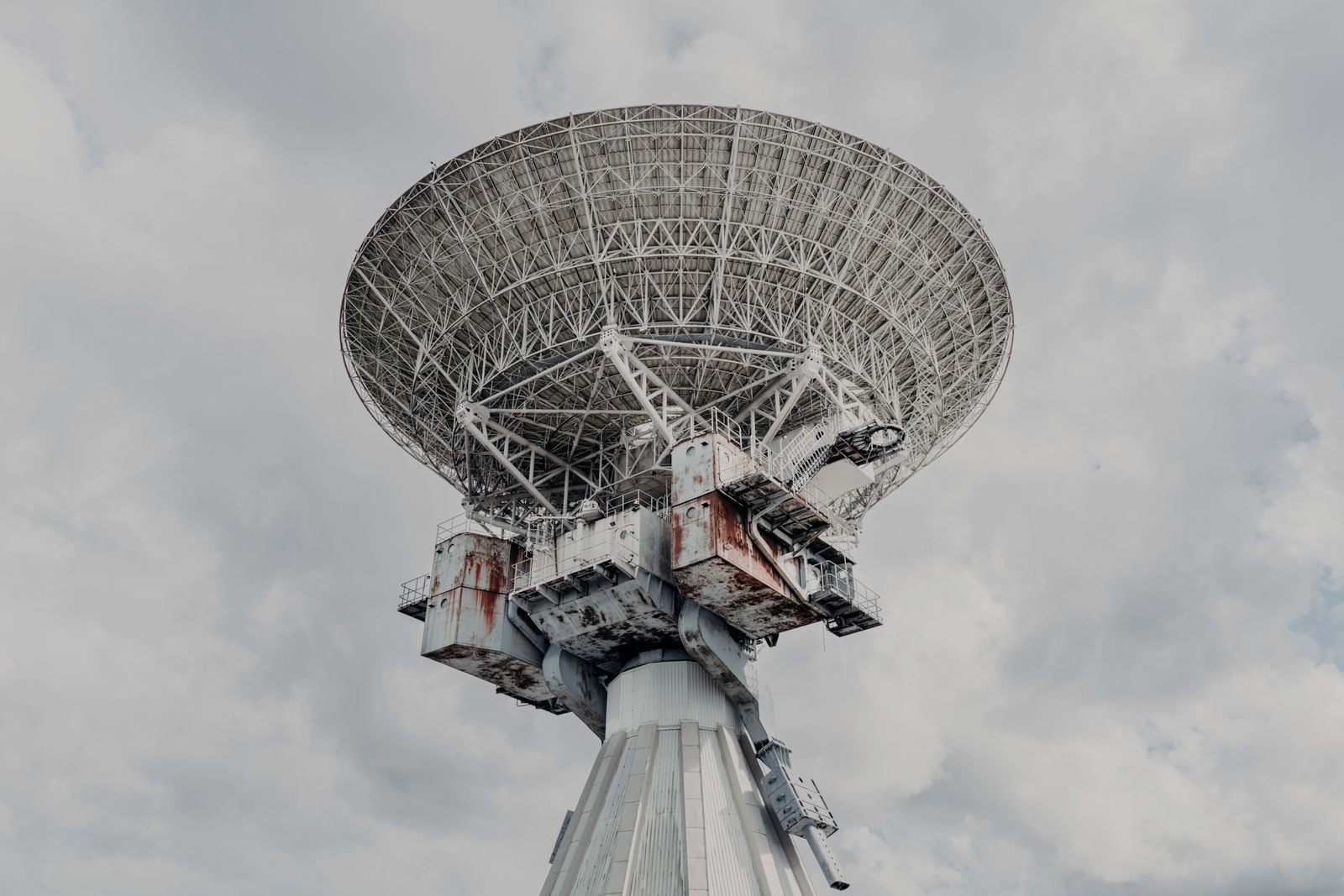 In June 2026, Amazon, Iridium, Globalstar and Telesat launched a trade group in Washington to represent the non-geostationary satellite industry, and the dominant operator they pointedly left out, SpaceX, already runs roughly 22 times as many satellites in that orbit as all four founding members combined