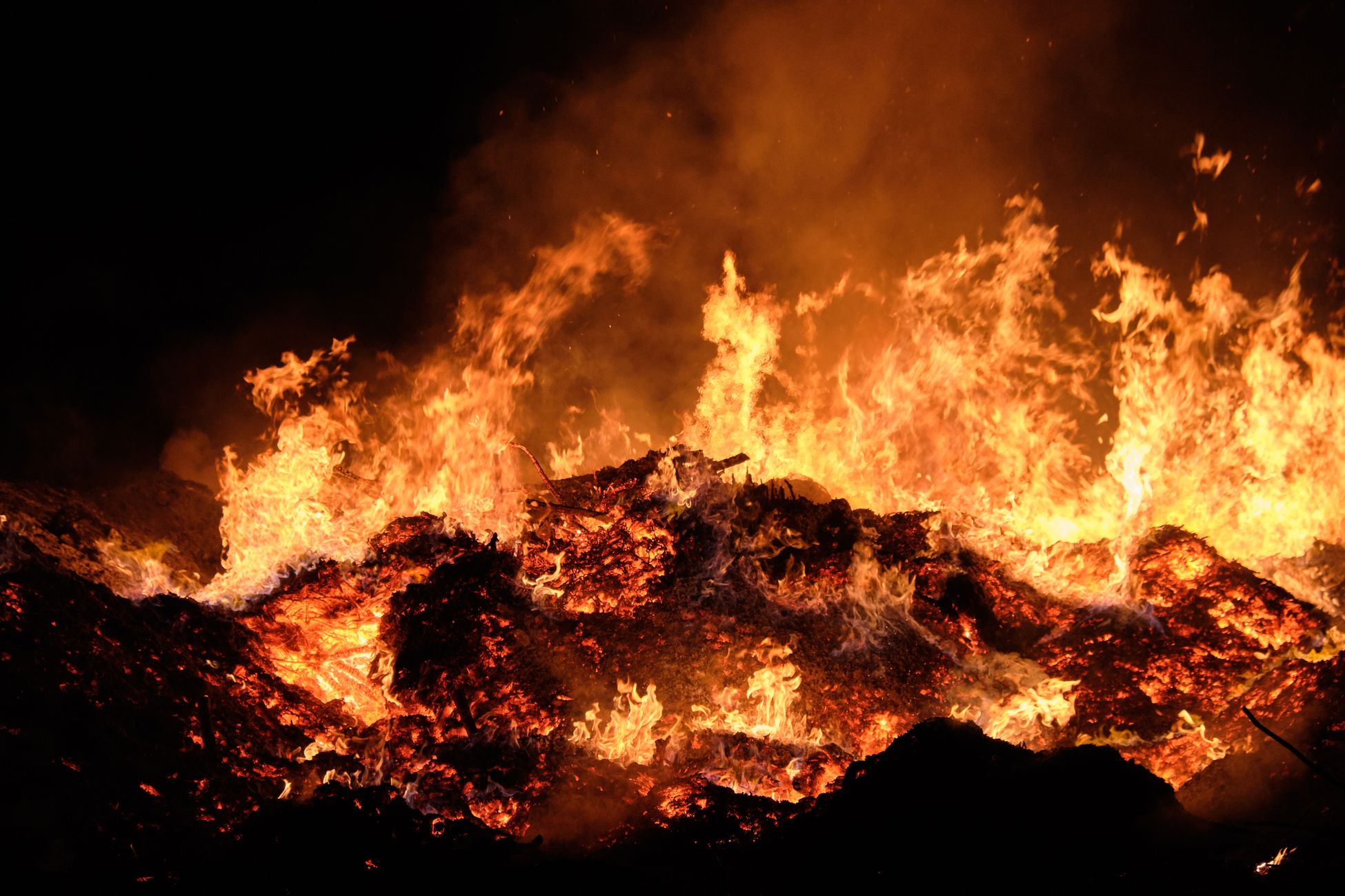 In 1971, a team of Soviet geologists in Turkmenistan's Karakum Desert set a collapsed gas crater alight and assumed the flames would burn out within weeks, but more than five decades later the pit travelers now call the Door to Hell is still throwing orange light across the dunes every night