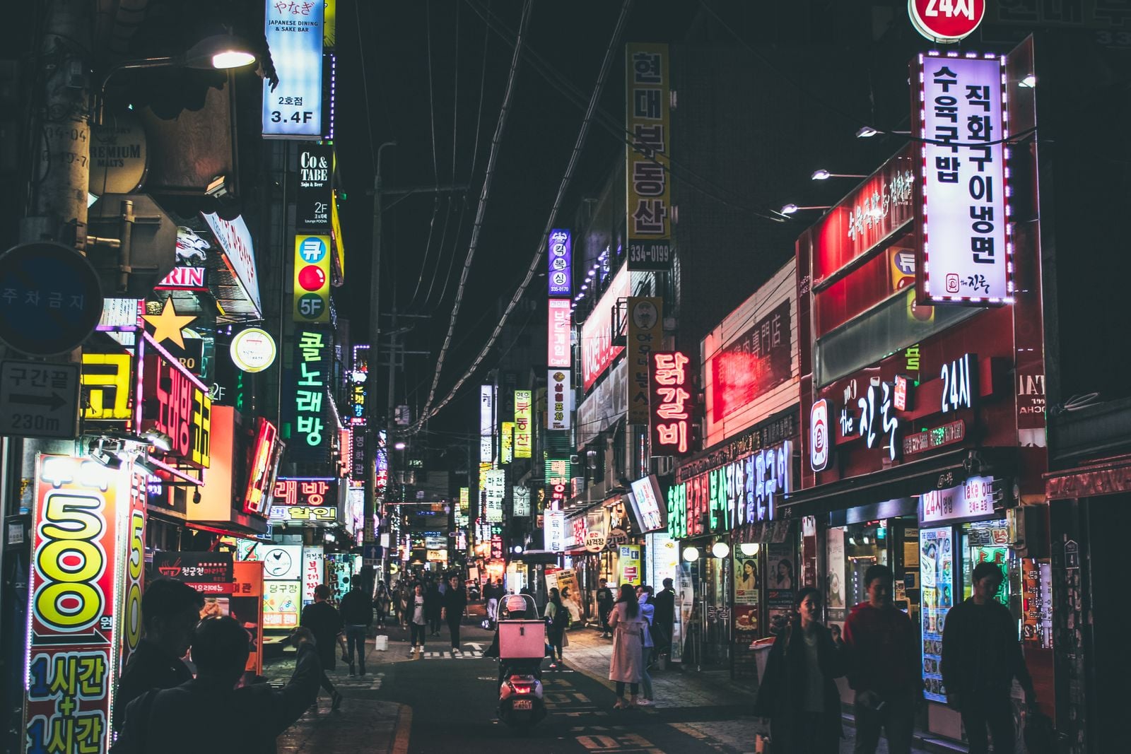 Seoul street crowd