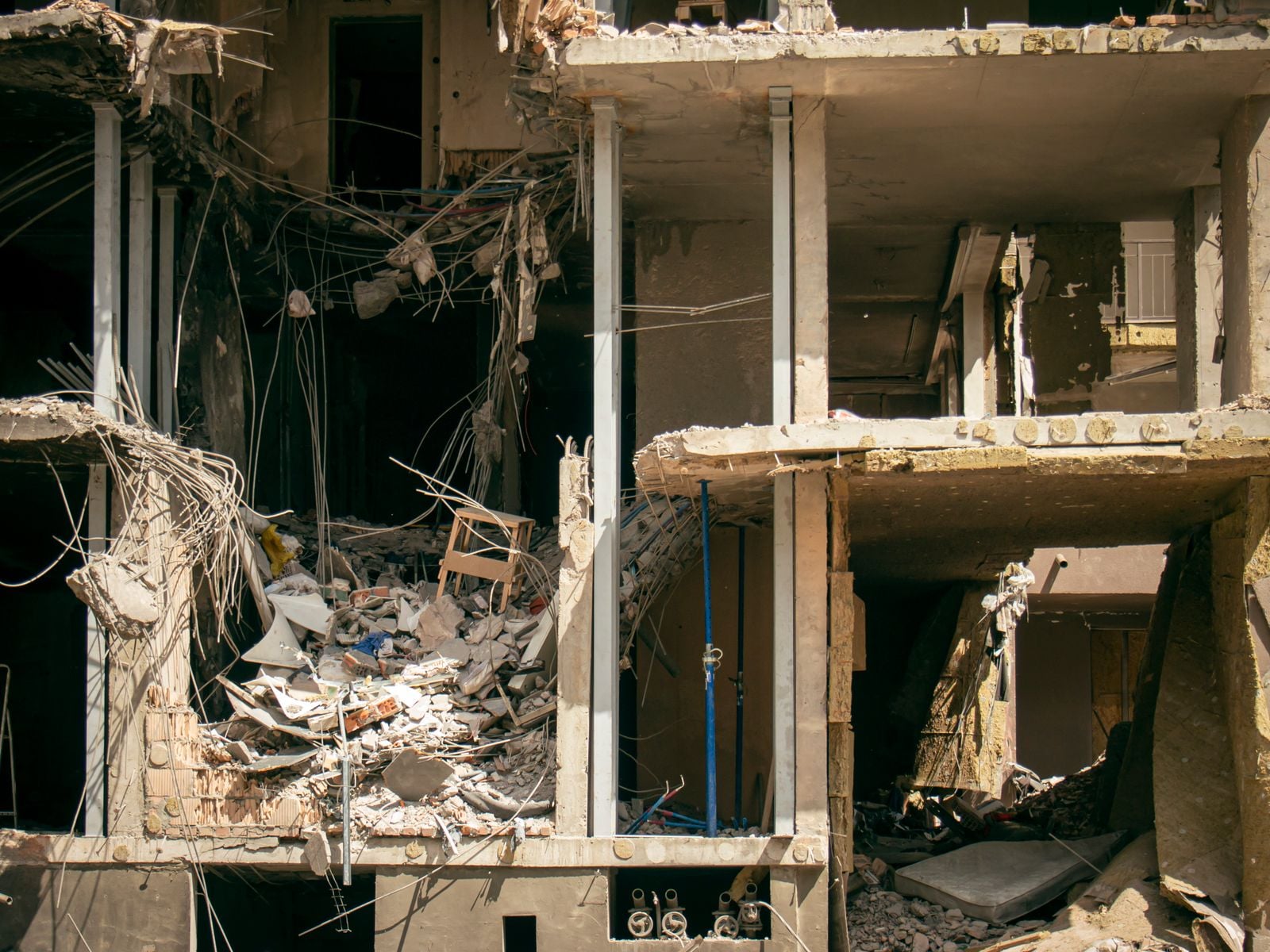 Venezuela's buildings didn't fall because of one earthquake — they fell because a second one hit 39 seconds later, and engineers say that gap is the entire story