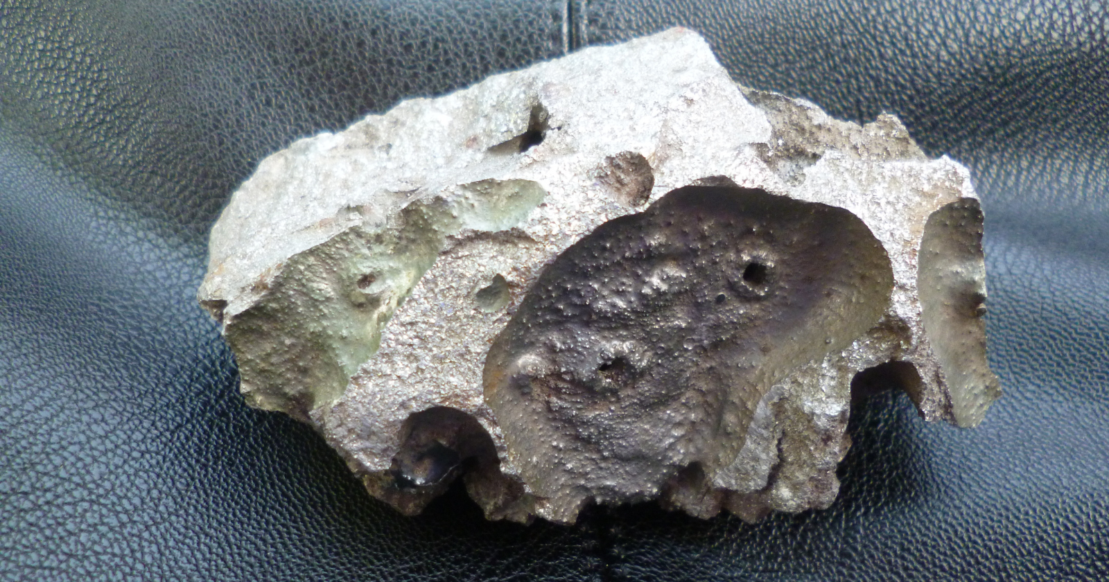 Matthias Van Ginneken's team found sulfur-rich cosmic spherules with oxygen signatures unlike any known meteorite, and crystals settled to one side during entry indicate they arrived at 14 to 17 kilometres per second from a primitive near-Earth asteroid no collection has captured