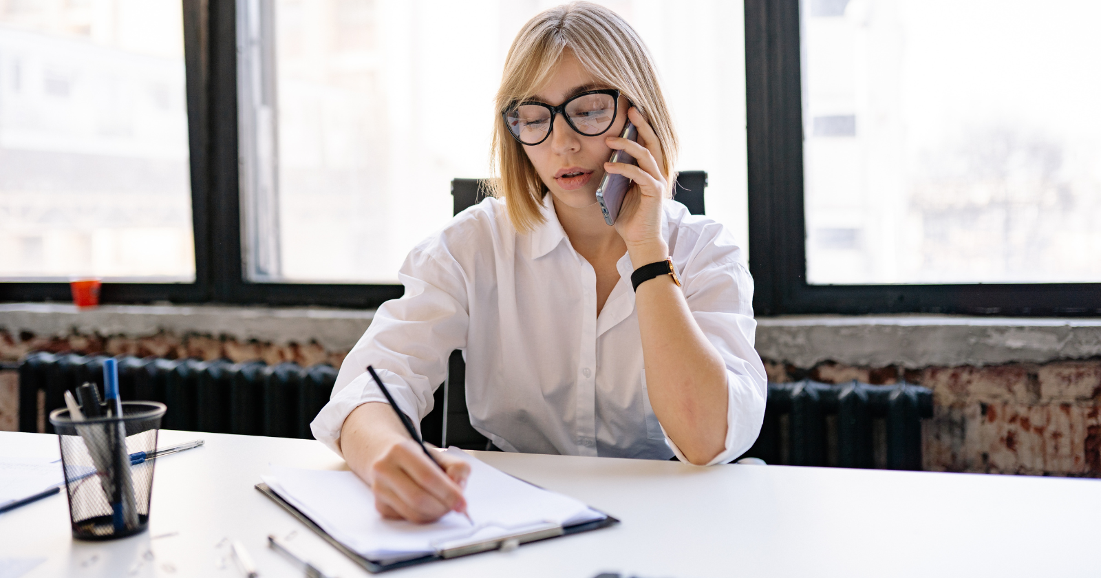 A University of Tokyo study found that students who wrote schedules on paper recalled them better than those who used a tablet or phone — suggesting old-fashioned lists may give the brain stronger memory cues