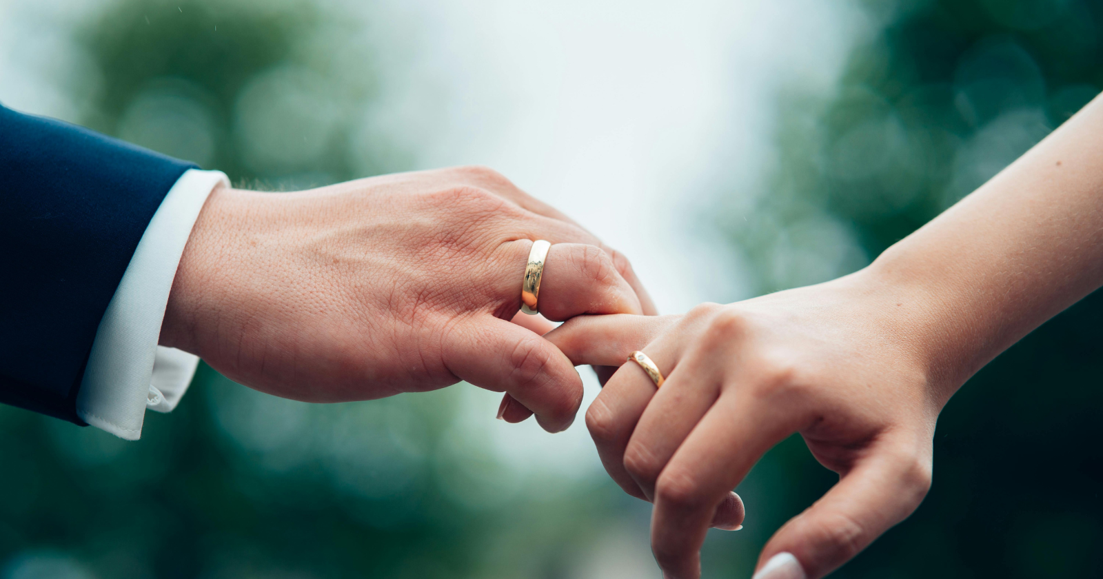 The gold in your wedding ring might an origin far more violent than you think: much of the universe’s gold was likely forged when two neutron stars collided — an event bright enough to outshine hundreds of millions of Suns for days, in a burst astronomers call a kilonova