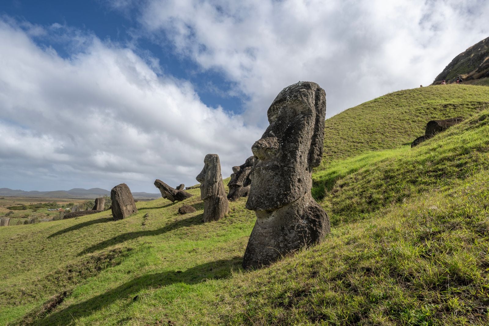 Rano Raraku quarry moai
