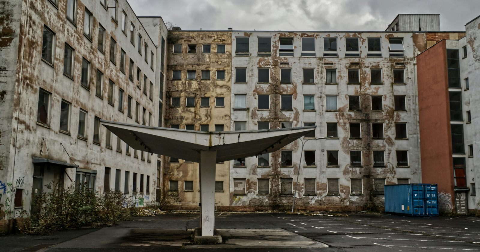 Around 1,200 people quietly moved back into the Chernobyl exclusion zone after the evacuation and were mostly left alone. Most were elderly, many were women, and only a small remnant remains; the population has dwindled largely because it was old and never renewed
