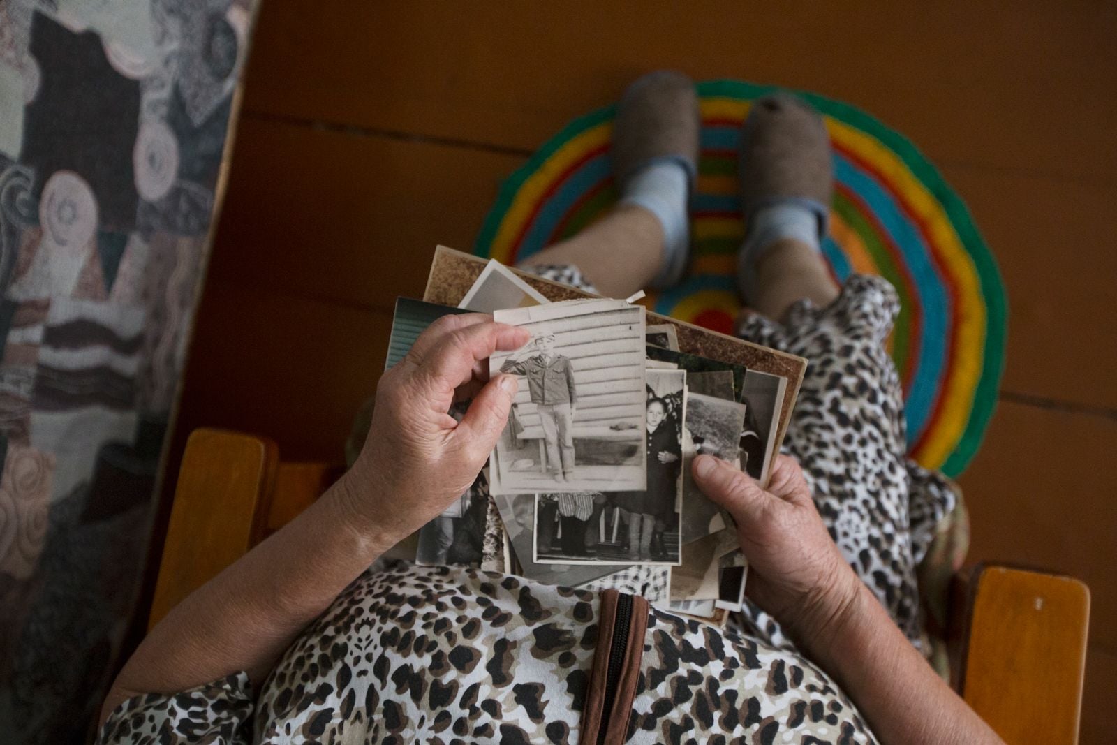 elderly hands holding photograph