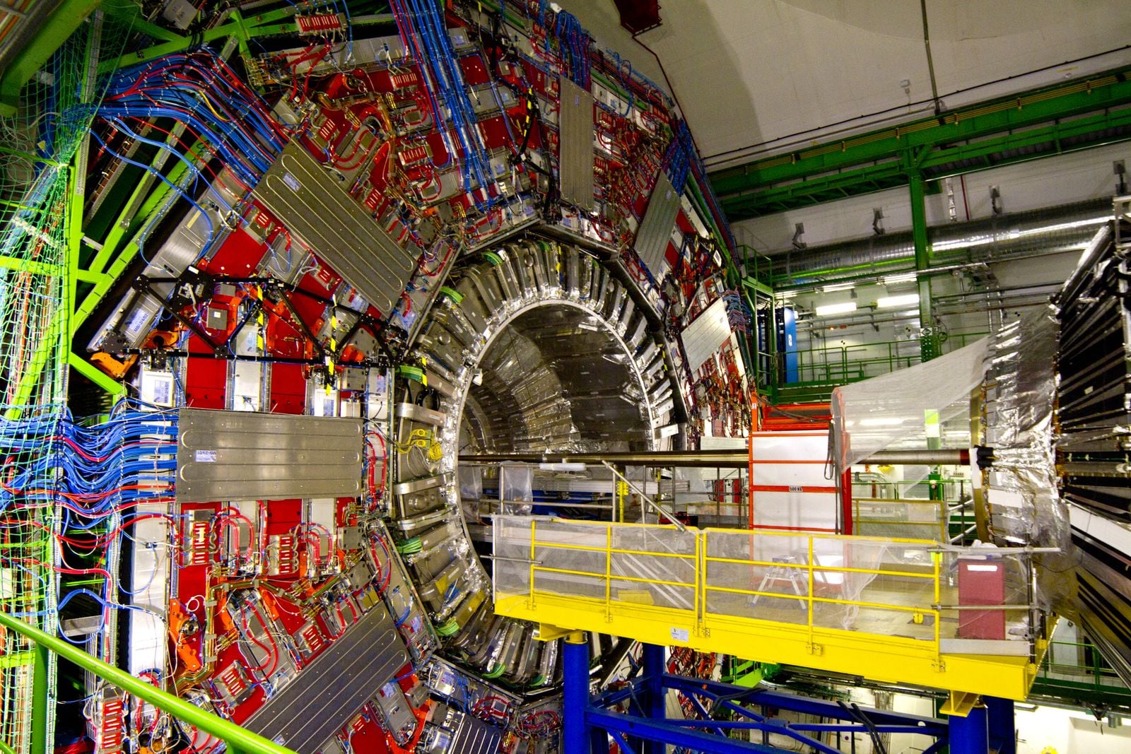 A millionth of a second after the Big Bang, matter existed as a near-perfect liquid so hot that protons and neutrons could not yet form—and CERN has now recreated a microscopic droplet of it using oxygen nuclei, the smallest collision system yet to reveal one of its defining signatures.