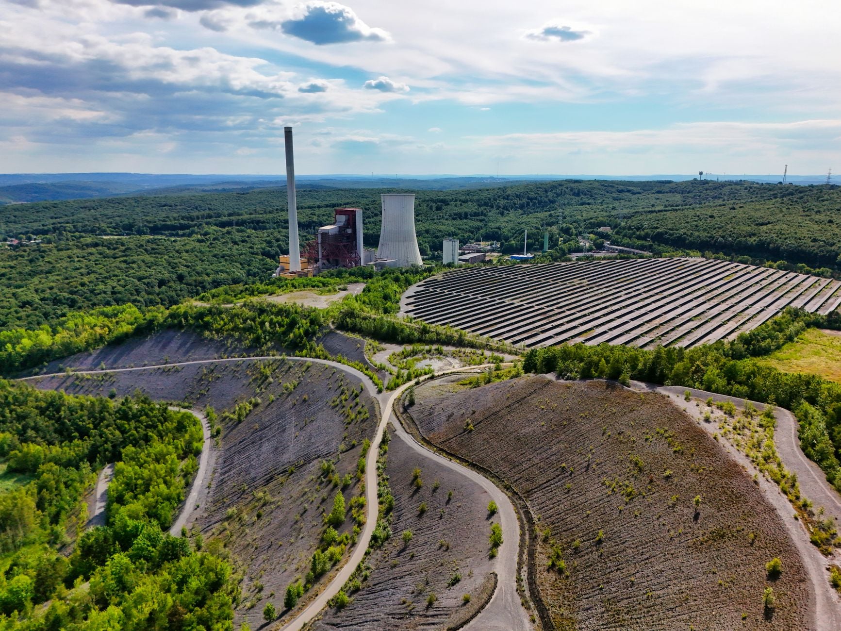 The AI boom is pushing data-centre emissions higher while simultaneously accelerating America’s solar buildout: data centres could generate nearly half of US electricity-demand growth through 2030, prompting tech companies and utilities to commission vast new renewable projects—even as natural gas supplies much of the power that solar cannot provide around the clock.