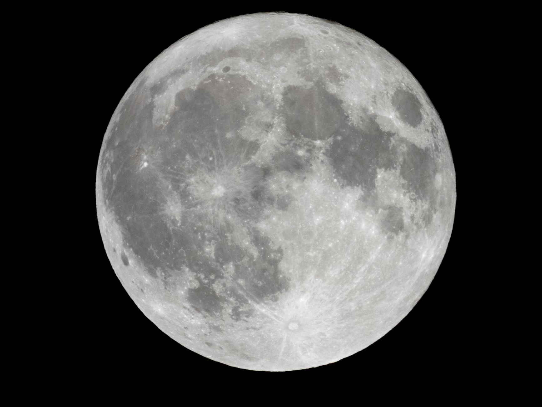 The Moon’s planned first spaceport will have no runways, taxiways or gate announcements—NASA’s Gateway will follow an invisible orbit sculpted by the gravity of Earth and the Moon, and engineers have now published the first detailed strategies for keeping visiting spacecraft safely separated while they wait to dock.