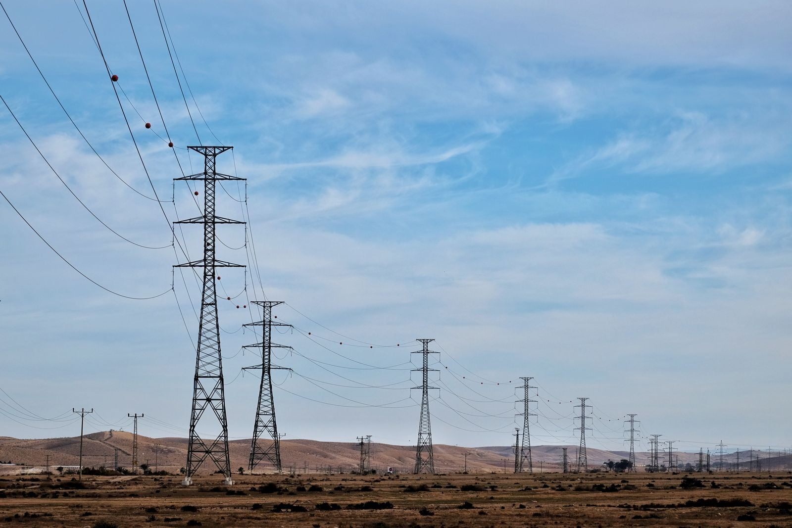high voltage transmission towers