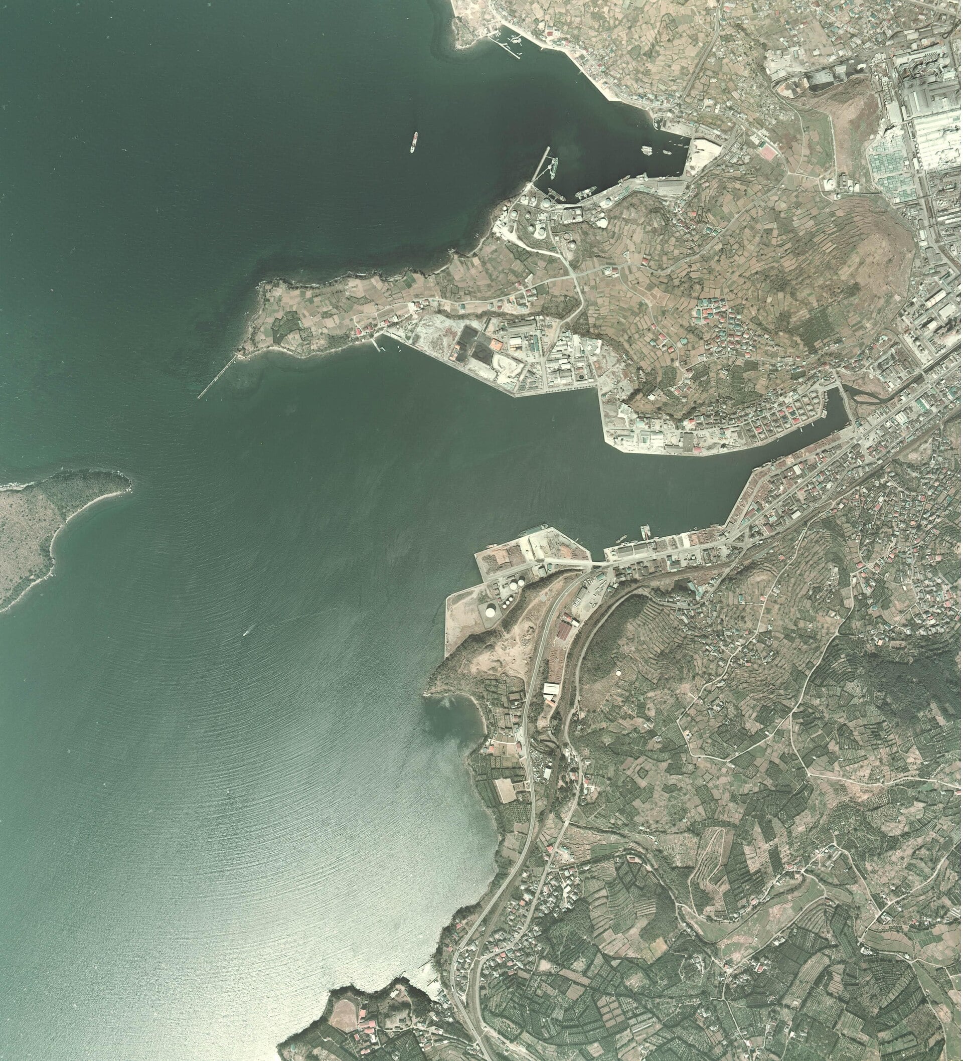 From 1974 to 1990 Kumamoto Prefecture sealed about 1.5 million cubic metres of Minamata Bay sediment above 25 ppm mercury under a 58-hectare landfill that cost 48 billion yen