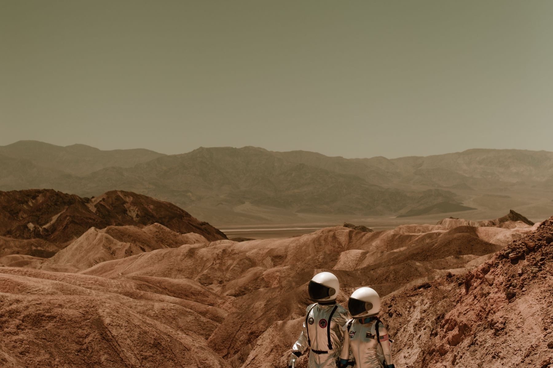 Perseverance reached Mars for about $2.7 billion, while a crewed expedition could cost hundreds of billions because humans require years of life support, protection, supplies and a way home—although the frequently quoted $500 billion figure is only a rough historical estimate, not a settled NASA price tag.