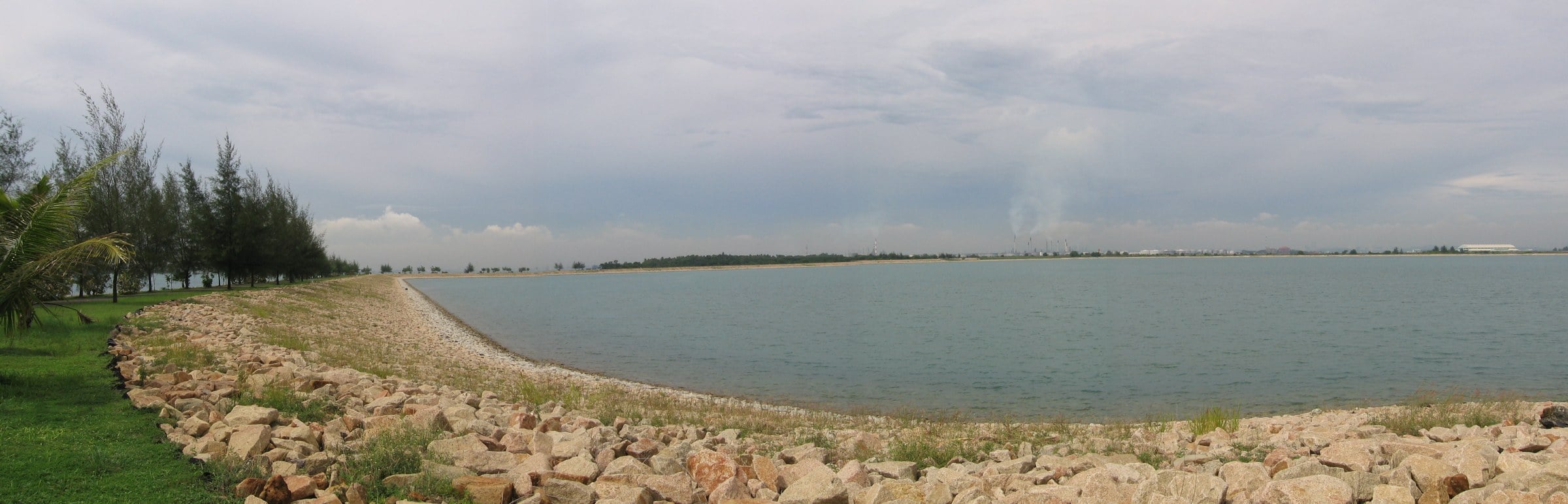 In 1999, Singapore enclosed 350 hectares of sea behind a 7-kilometre rock bund to open Semakau Landfill; Phase II in 2015 took total capacity to about 28 million cubic metres