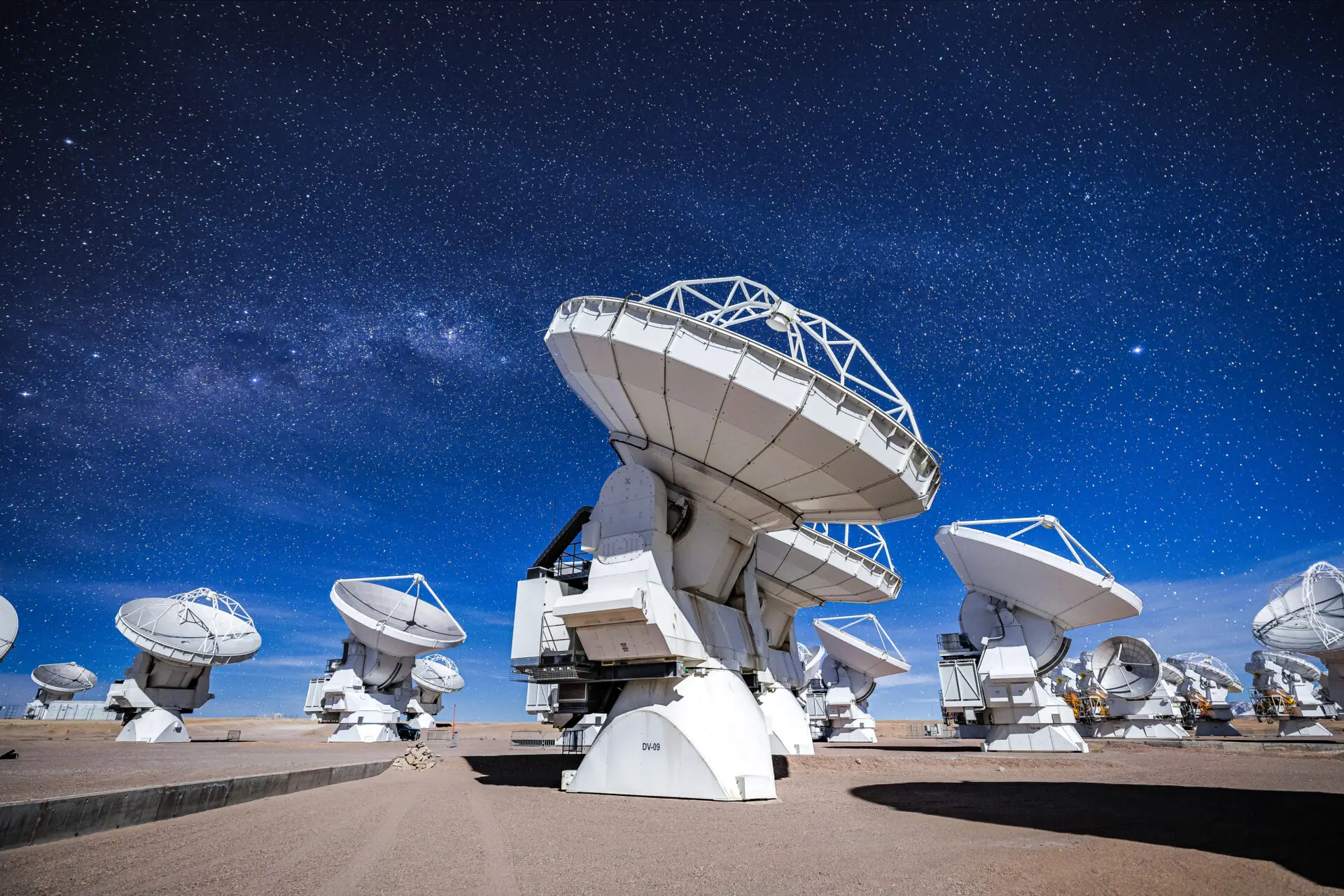 A Breakthrough Listen survey was thought to have covered about 288,000 stars catalogued by Gaia. But a new simulation of the Milky Way estimates that more than 6.18 million stars actually fell within its radio-telescope beams—millions of potential worlds too faint or distant for Gaia to catalogue reliably, yet still within range if they were transmitting strongly enough.